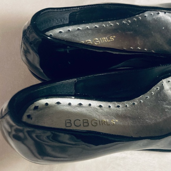 BCBG Peep Toe Wedge black Patent Leather size 7 - Picture 5 of 16